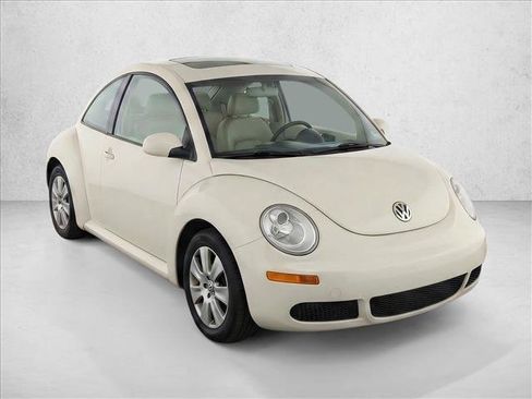 Used 2010 Volkswagen Beetle Coupe FWD image 3