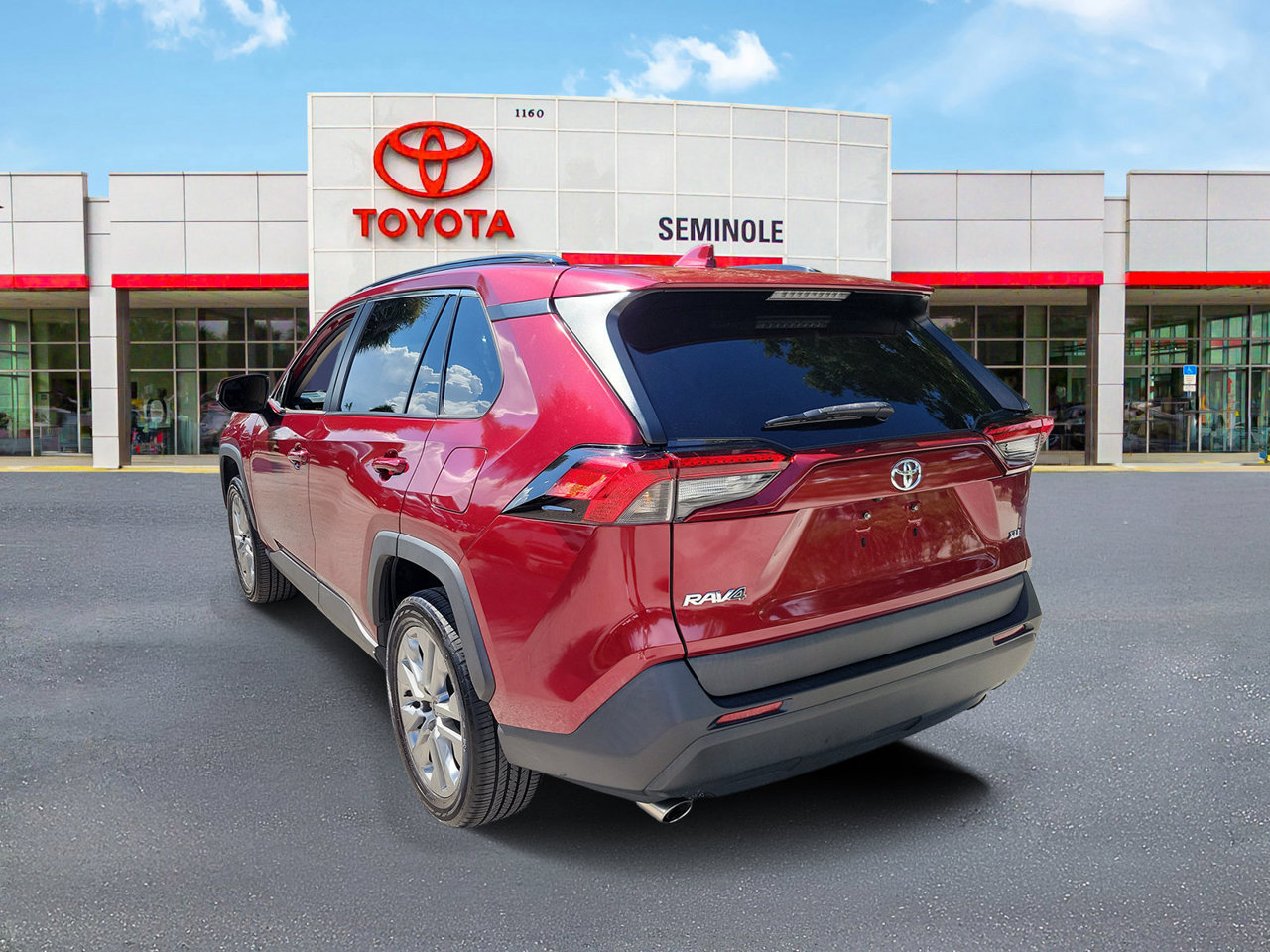 Used 2021 Toyota RAV4 XLE Premium FWD image 4