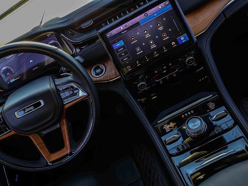 Used 2023 Jeep Grand Cherokee L Summit image 19