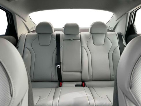 New 2025 Hyundai Elantra Limited FWD image 16