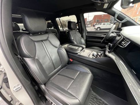 Used 2022 Jeep Wagoneer Series II w/ Convenience Group I image 17