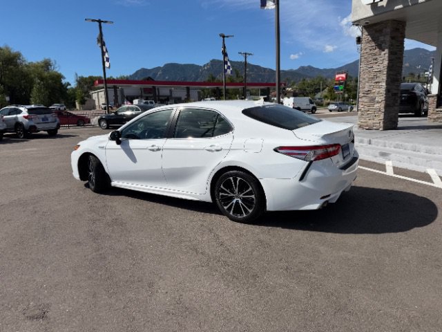 Used 2020 Toyota Camry SE w/ Sunroof Package FWD image 6