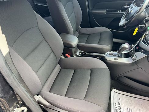Used 2014 Chevrolet Cruze LT FWD image 17