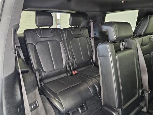 Used 2022 Jeep Grand Cherokee L Overland w/ Advanced Protech Group III AWD/4WD image 9