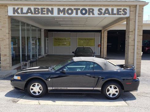 Used 2000 Ford Mustang Convertible RWD image 2