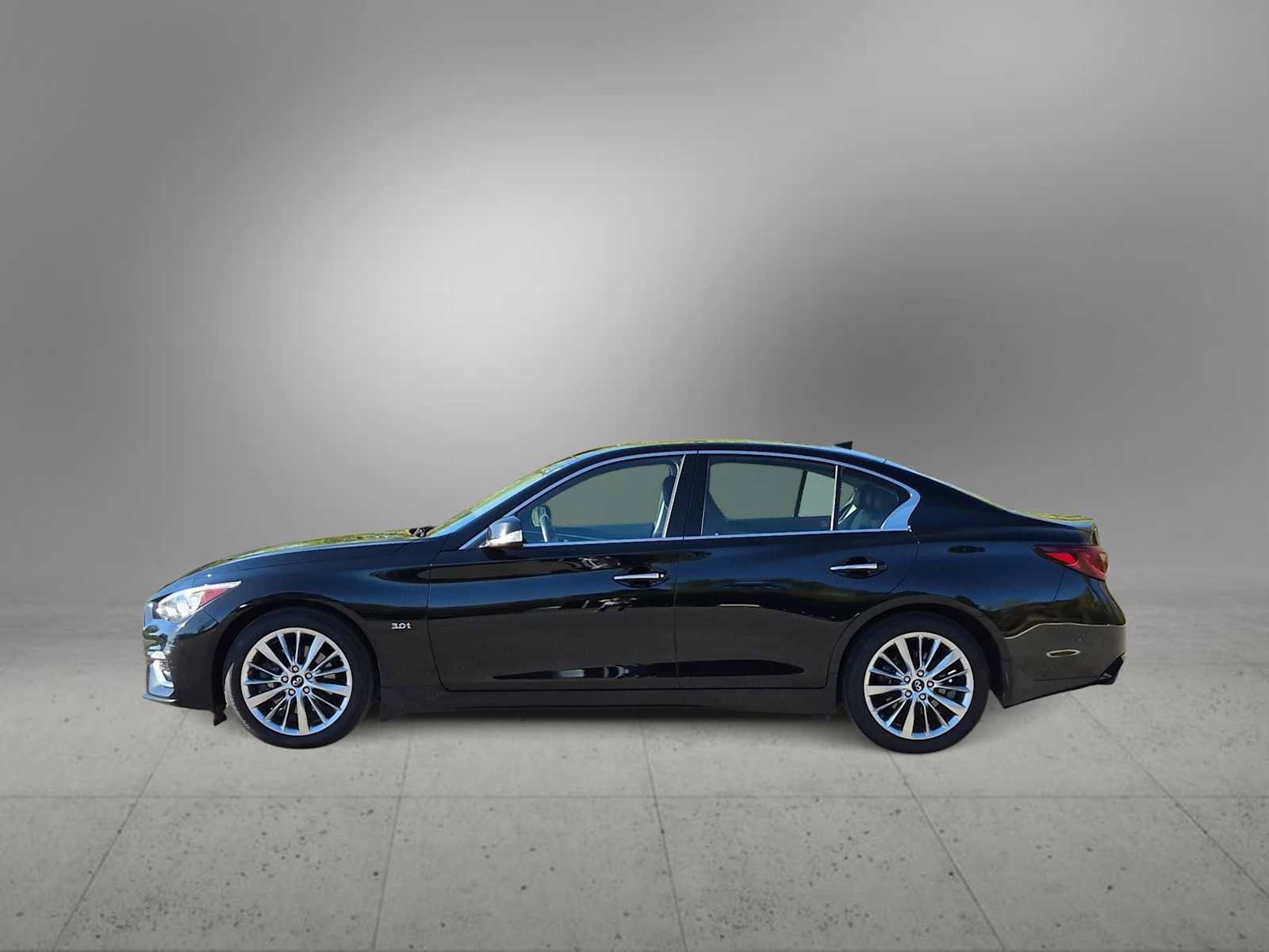 Used 2019 INFINITI Q50 Luxe w/ Essential Package (3.0T Luxe) AWD/4WD image 5