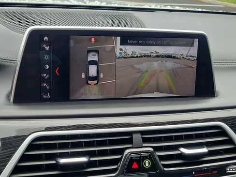 Used 2019 BMW 750i w/ Executive Package RWD image 31