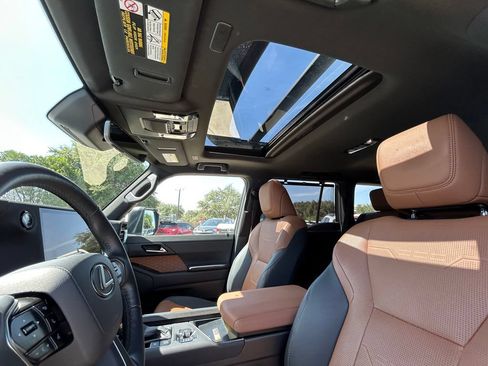 Used 2025 Lexus GX 550 AWD/4WD image 12