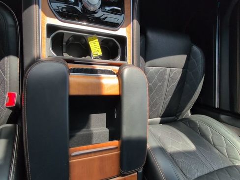 Used 2024 Jeep Grand Wagoneer Series III AWD/4WD image 29