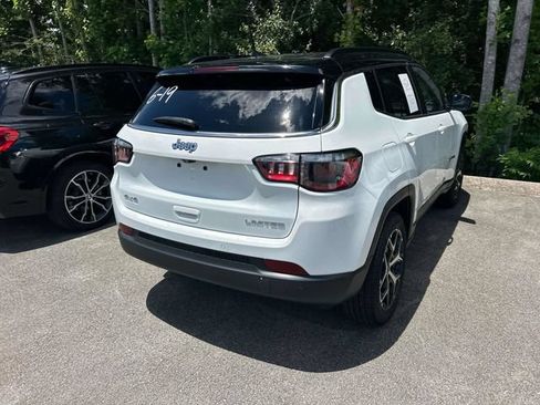 Used 2025 Jeep Compass Limited AWD/4WD image 3