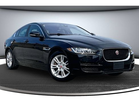Used 2018 Jaguar XE Premium AWD/4WD image 2