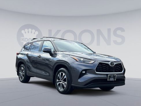 Used 2024 Toyota Highlander XLE image 8