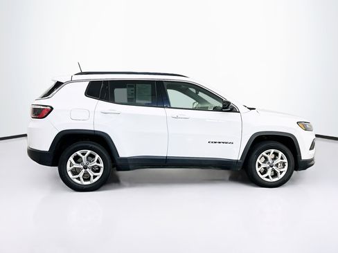 Used 2025 Jeep Compass Latitude AWD/4WD image 10