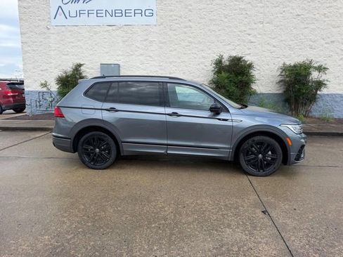 Used 2022 Volkswagen Tiguan SE R-Line FWD image 2