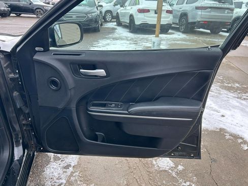 Used 2017 Dodge Charger SXT w/ Plus Group image 16