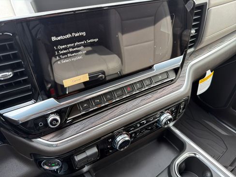 New 2026 GMC Sierra 1500 SLT image 21