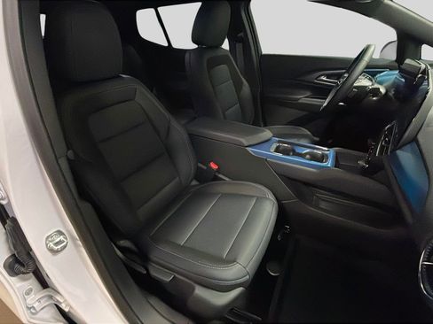 Used 2025 Chevrolet Equinox EV LT w/ Convenience Package image 16