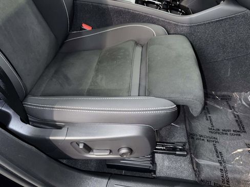 Used 2023 Volvo XC40 B5 Plus w/ Climate Package image 15