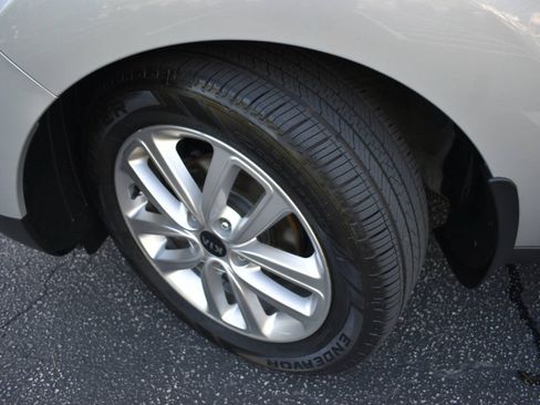 Used 2017 Kia Soul + FWD image 40