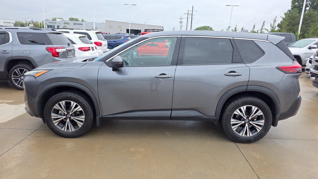 Used 2021 Nissan Rogue SV AWD/4WD image 2