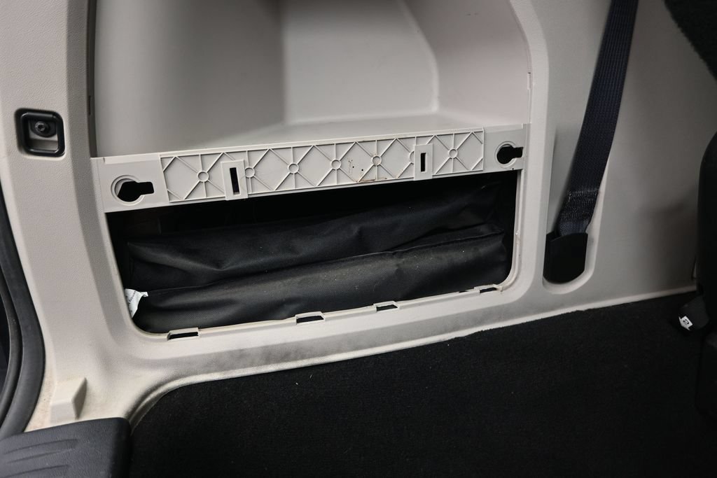 Used 2016 Dodge Grand Caravan SXT FWD image 29