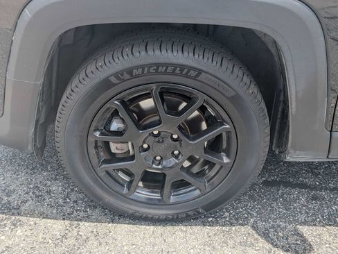 Certified 2020 Jeep Renegade Altitude FWD image 9