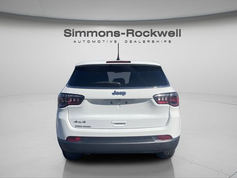 Used 2023 Jeep Compass Sport image 6