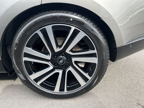 Used 2023 Land Rover Range Rover SE image 7