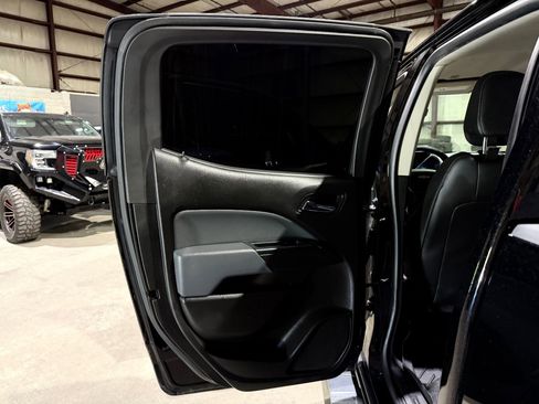 Used 2018 Chevrolet Colorado Z71 AWD/4WD image 15