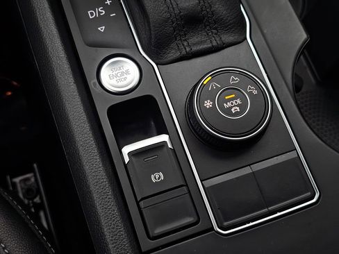 Used 2019 Volkswagen Atlas SE w/ Towing Package image 34