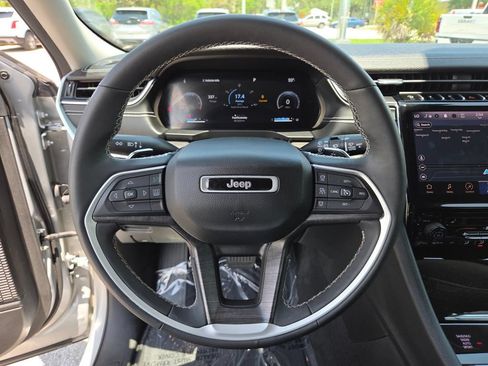 Used 2023 Jeep Grand Cherokee L Limited AWD/4WD image 34
