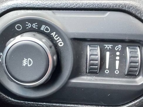Used 2019 Jeep Wrangler Unlimited Sahara AWD/4WD image 24