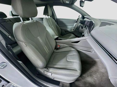 Used 2025 Hyundai Elantra SEL FWD image 31
