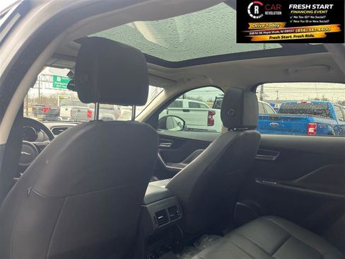 Used 2018 Jaguar F-PACE Premium image 36
