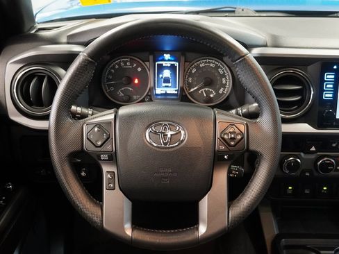 Used 2016 Toyota Tacoma TRD Off-Road image 13