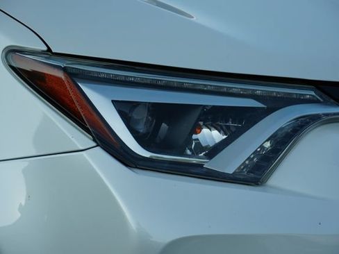 Used 2018 Toyota RAV4 Limited AWD/4WD image 11