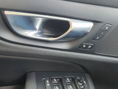 Used 2025 Volvo V60 B5 Cross Country Plus image 38