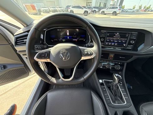 Used 2023 Volkswagen Jetta SE FWD image 14