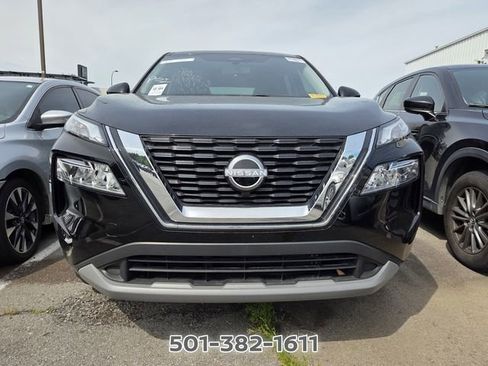 Used 2023 Nissan Rogue SV FWD image 2