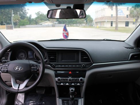 Used 2020 Hyundai Elantra SE w/ Cargo Package (C1) FWD image 8