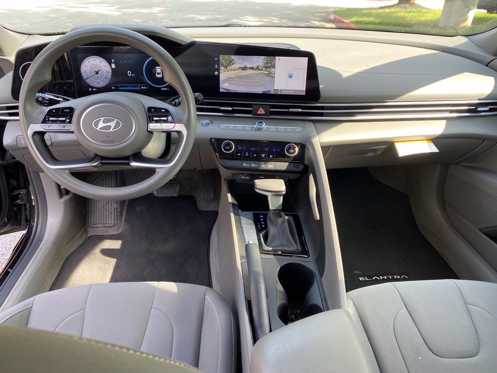 Used 2024 Hyundai Elantra SEL FWD image 30