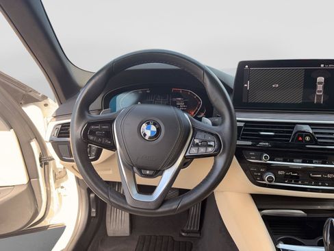 Used 2022 BMW 530i w/ Premium Package RWD image 14