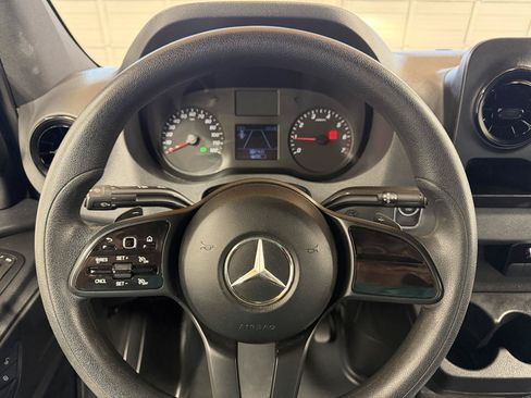 Used 2020 Mercedes-Benz Sprinter 2500 w/ Driver Convenience Package image 14