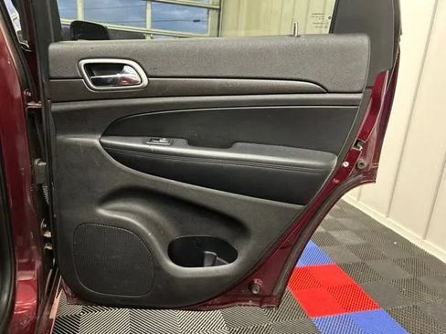 Used 2018 Jeep Grand Cherokee Altitude AWD/4WD image 14