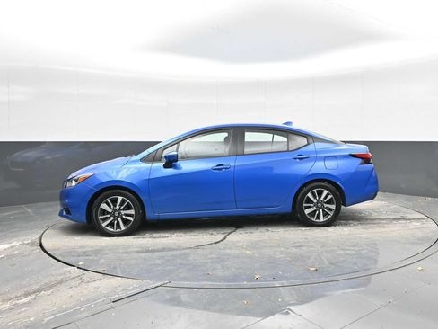 Used 2021 Nissan Versa SV image 3