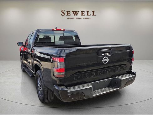 Used 2025 Nissan Frontier SV RWD image 3
