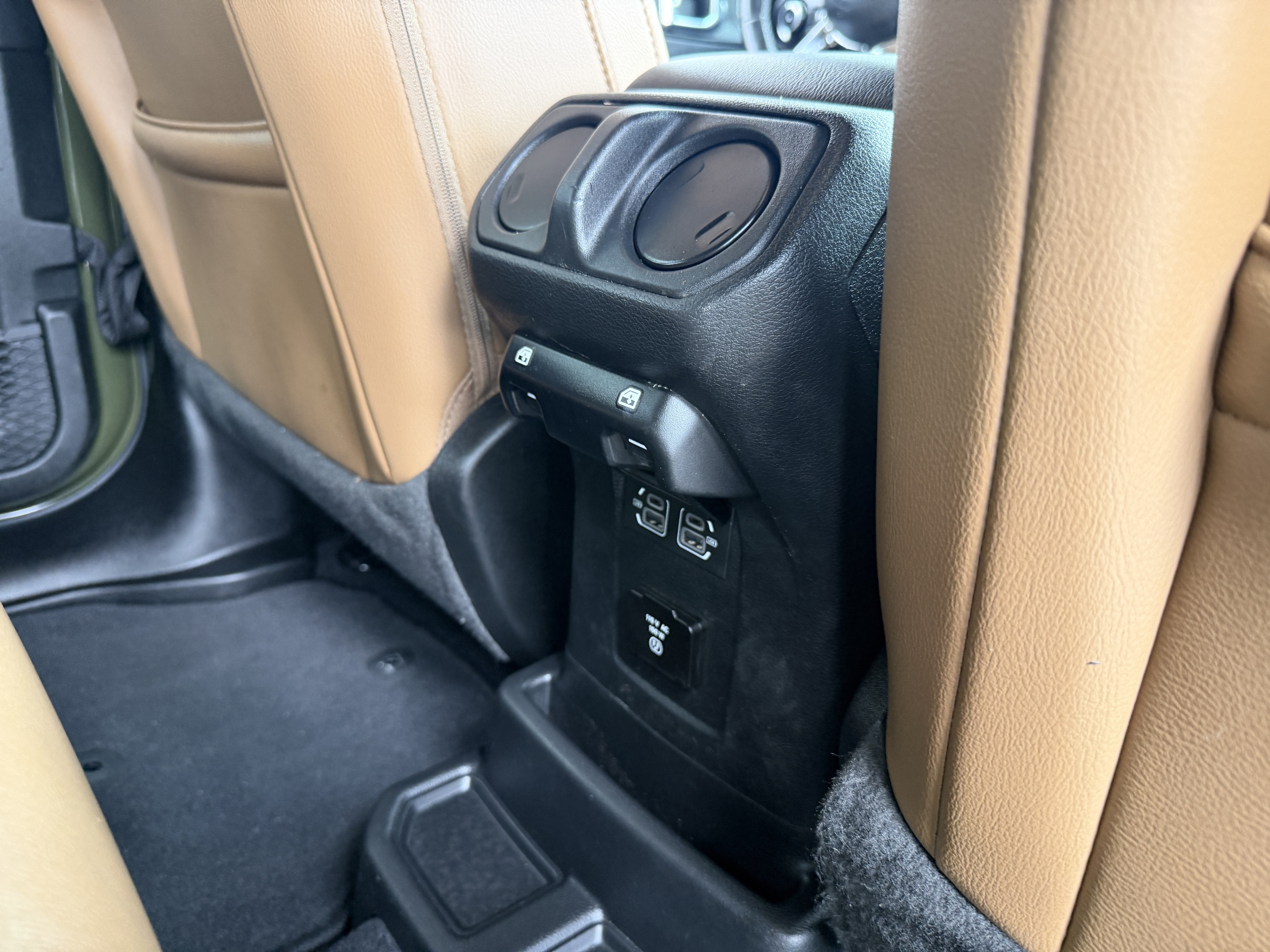 Used 2022 Jeep Wrangler Unlimited Sahara w/ Cold Weather Group AWD/4WD image 30