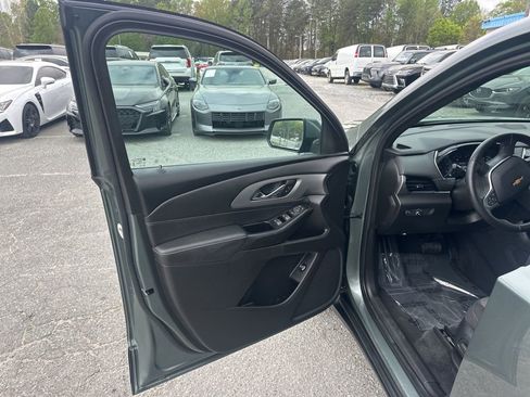 Used 2023 Chevrolet Traverse LT image 25