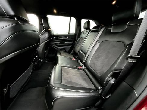 Used 2023 Jeep Grand Cherokee Altitude image 14