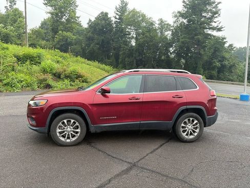 Used 2019 Jeep Cherokee Latitude Plus AWD/4WD image 6